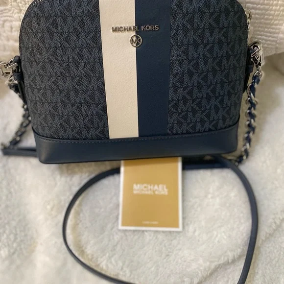 Sold Michael KORS Jet Set Travel Dome Crossbody Signature MK Bag NWT - Picture 3 of 10